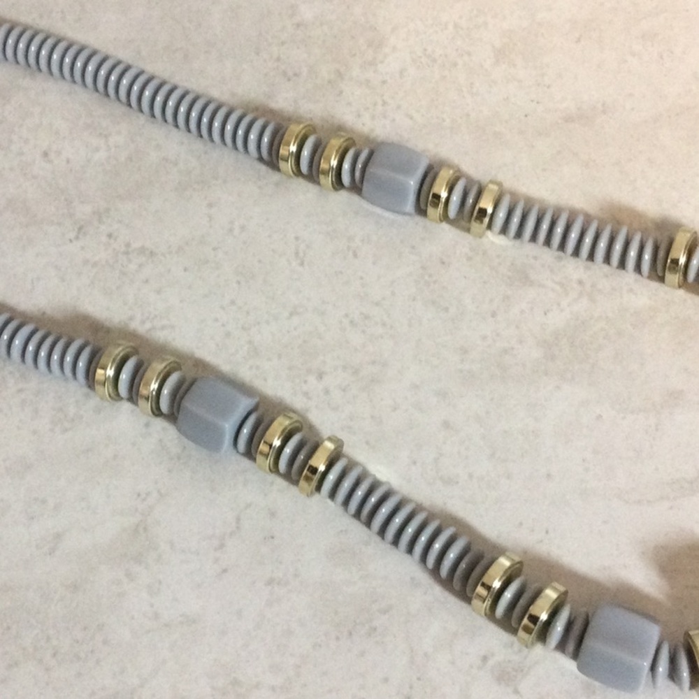 14.5” gray with gold bead retro necklace - Picture 4 of 6